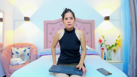 Snapshot of paulinavera chatting on May 11, 2:01 pm paulinavera online show from May 11, 2:01 pm