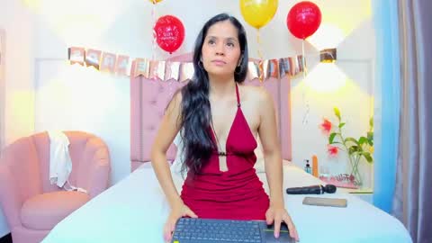 Snapshot of paulinavera chatting on May 19, 1:28 pm paulinavera online show from May 19, 1:28 pm