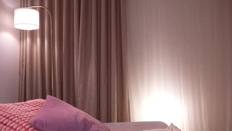 Snapshot of pauline_7 chatting on January 14, 4:01 pm pauline_7 online show from January 14, 4:01 pm