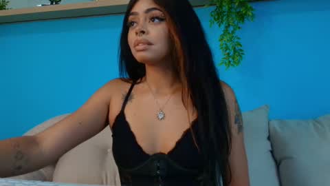 Snapshot of paulinne_clark chatting on February 25, 8:29 pm paulinne_clark online show from February 25, 8:29 pm