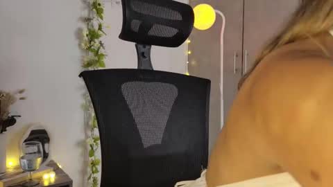 paulirose online show from February 22, 5:44 pm