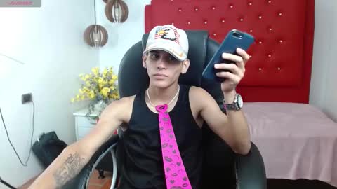 Snapshot of paullcb chatting on January 10, 4:14 am paull online show from January 10, 4:14 am