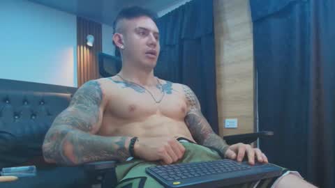 Snapshot of paulthompson_ chatting on February 27, 12:38 pm Paul online show from February 27, 12:38 pm