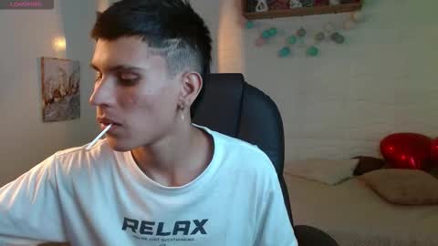 Snapshot of paulx18 chatting on March 14, 3:56 am P A U L online show from March 14, 3:56 am