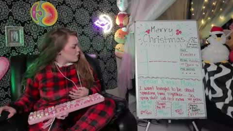 ArtsyHeartsyy online show from December 26, 2:01 am