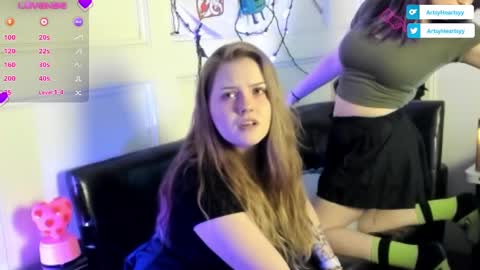 ArtsyHeartsyy online show from January 24, 5:10 am