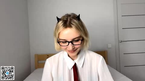 Lola online show from November 16, 4:01 pm