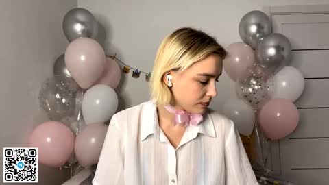 Lola online show from November 20, 3:45 pm