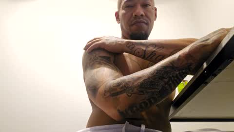 Snapshot of pcuddy3 chatting on February 20, 10:48 pm Phenomenal online show from February 20, 10:48 pm