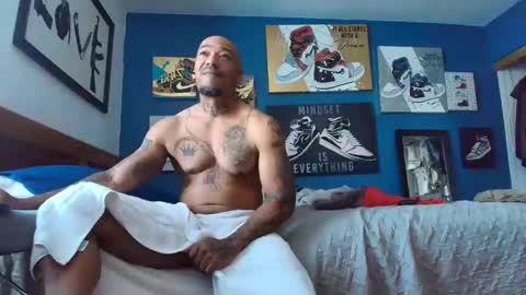 Snapshot of pcuddy3 chatting on November 13, 10:52 pm Phenomenal online show from November 13, 10:52 pm