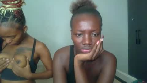peach_ebonny online show from April 21, 2:56 pm