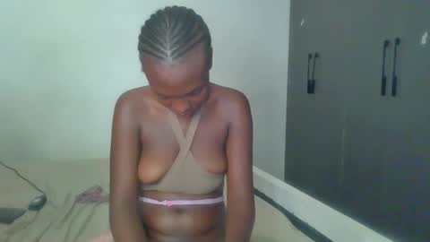 peach_ebonny online show from May 1, 11:59 am