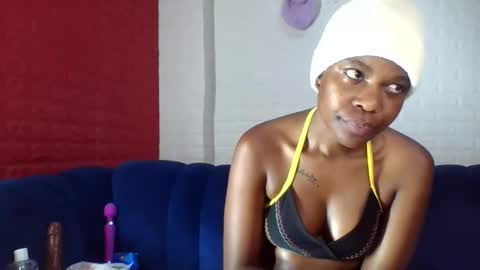 peach_melbah online show from May 23, 9:35 am