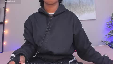 Snapshot of peachbrii chatting on February 24, 12:25 pm Briana online show from February 24, 12:25 pm