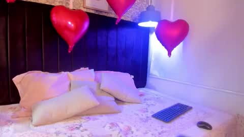 Snapshot of peachy_dh chatting on February 18, 8:05 pm peachy online show from February 18, 8:05 pm