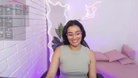 peachy_tay online show from December 5, 11:41 am