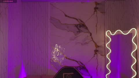 peachy_tay online show from April 15, 12:01 pm