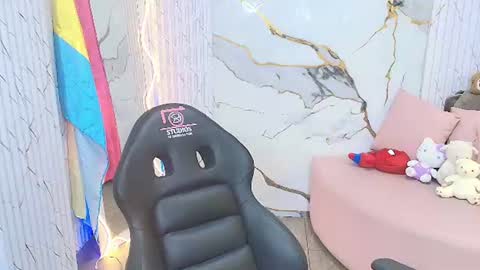 peachy_tay online show from June 30, 11:33 am