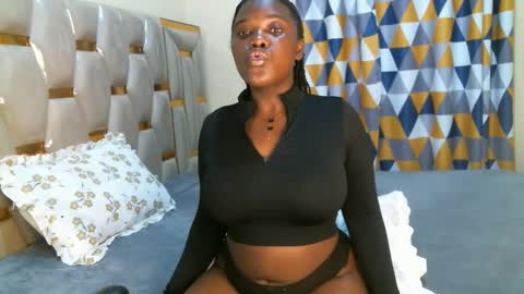 Snapshot of peachygirl255 chatting on November 13, 12:37 pm Peachy online show from November 13, 12:37 pm