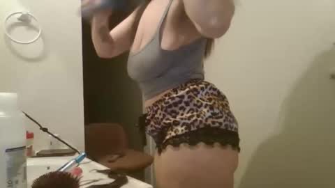 peachyhoneydrip online show from May 10, 2:06 am