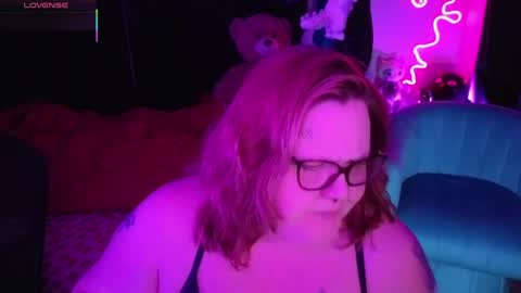 Peachy Nessa online show from March 23, 4:16 am