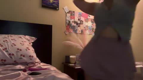 peachyplease online show from March 7, 10:12 am