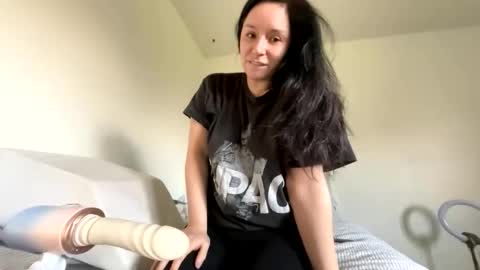 PeachyObsession online show from March 27, 6:29 pm