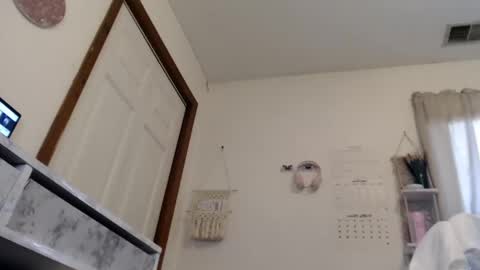 kat online show from December 15, 3:42 pm