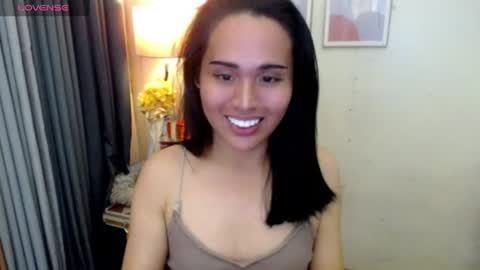 Snapshot of peakaboo_xx chatting on August 2, 2:32 am Angel Creamdensada online show from August 2, 2:32 am