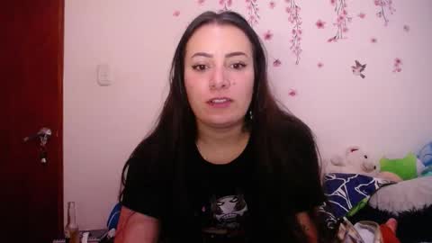 Snapshot of pearl_3 chatting on January 12, 2:06 am Pearl online show from January 12, 2:06 am