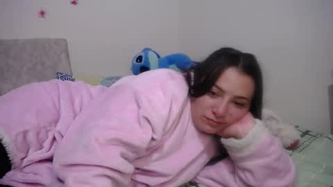 Snapshot of pearl_3 chatting on February 12, 4:18 am Pearl online show from February 12, 4:18 am