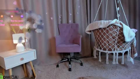 Snapshot of pearl_bloom chatting on February 19, 12:39 am Sex Leah online show from February 19, 12:39 am