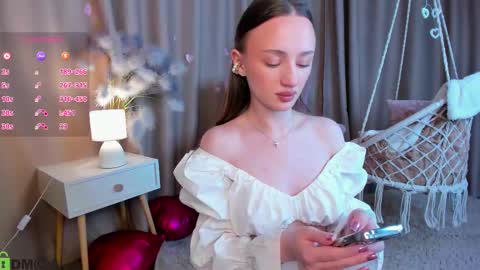 Snapshot of pearl_bloom chatting on February 27, 12:43 am Sex Leah online show from February 27, 12:43 am