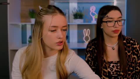 Snapshot of pearl_heart chatting on March 27, 6:52 am pearl heart online show from March 27, 6:52 am