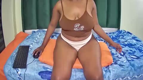 pearlx_ online show from December 14, 8:13 pm