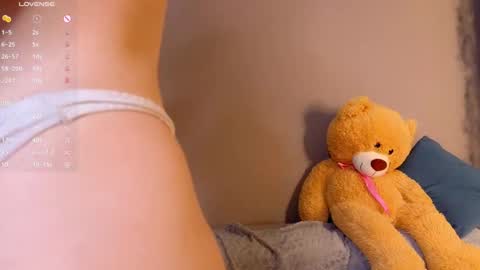 Snapshot of peek_in_my_window chatting on February 25, 7:25 pm tony online show from February 25, 7:25 pm