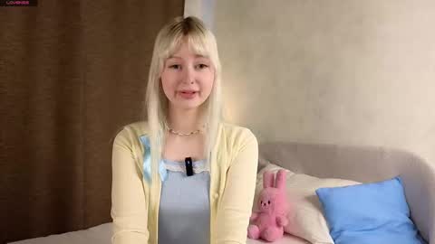 Snapshot of peek_in_my_window chatting on September 17, 1:51 am tony online show from September 17, 1:51 am