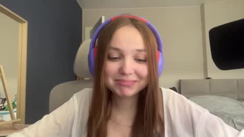 Luna Vale online show from June 14, 1:24 pm