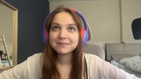 Luna Vale online show from June 17, 1:23 pm