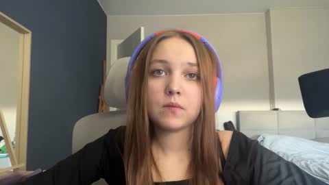 Luna Vale online show from June 18, 2:43 pm
