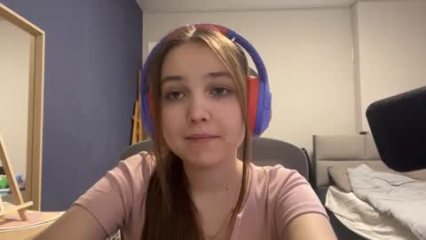 Luna Vale online show from July 1, 4:29 pm