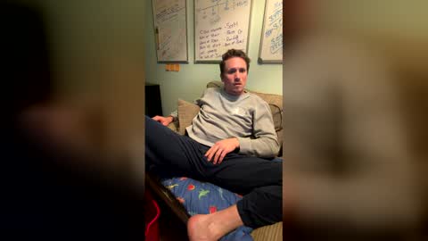 Snapshot of pegmyazz81 chatting on April 11, 1:32 am pegmyazz81 online show from April 11, 1:32 am