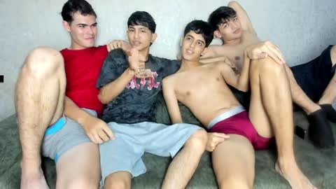 Snapshot of pelusos_mens chatting on April 29, 7:42 pm CAIN-19 ALLEN-18 RONALD-18 AUSTIN-18 MOD DANTE online show from April 29, 7:42 pm