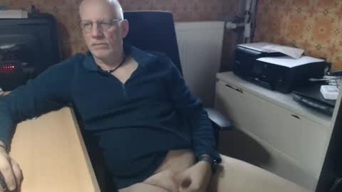 Pemue65 online show from December 3, 9:18 am