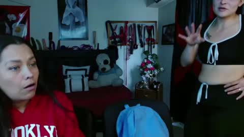 Penelope and my girlfriend Marilyn online show from June 25, 2:10 pm