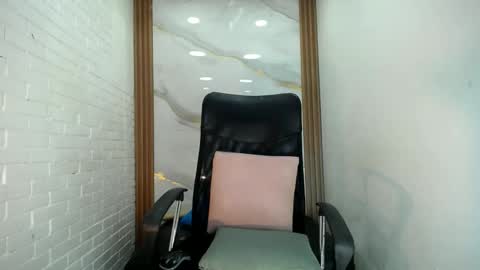 Penelopee Rouse online show from October 1, 7:42 pm