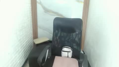 Penelopee Rouse online show from October 13, 7:36 pm