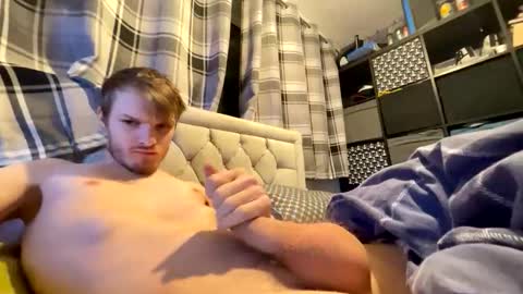 Snapshot of penguin666778 chatting on February 1, 12:20 am Penguin online show from February 1, 12:20 am