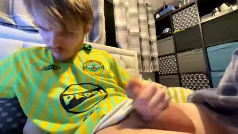 Snapshot of penguin666778 chatting on February 8, 1:09 am Penguin online show from February 8, 1:09 am