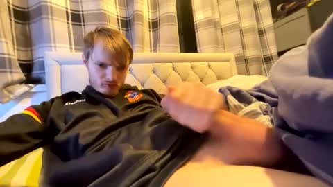 Snapshot of penguin666778 chatting on February 13, 11:12 pm Penguin online show from February 13, 11:12 pm